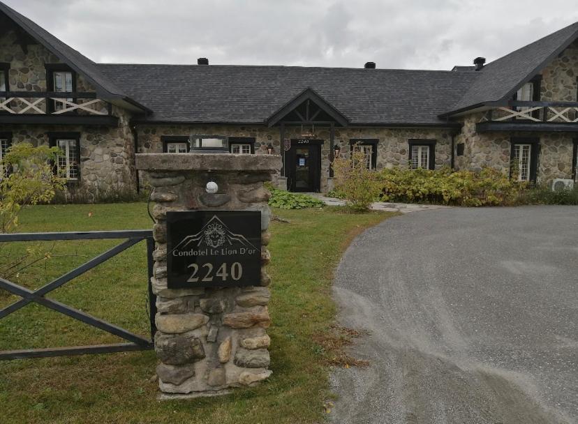 Condo Hotel Au Pied Du Mont Orford Exteriör bild